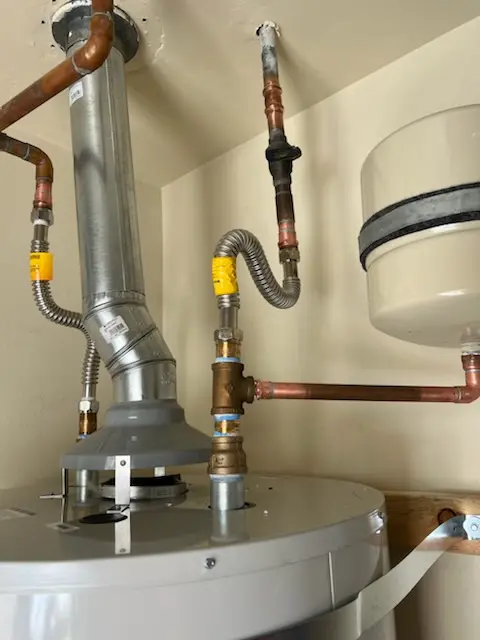 Water heater installation and plumbing repair in Central District